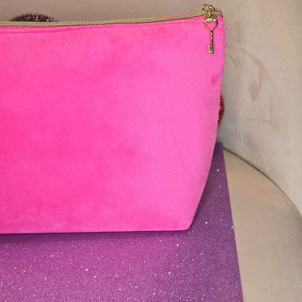 🎉HP🎉Juicy Couture 💖NWOT💖 Beautiful Pink Velvety Large Cosmetic Bag!💖💖💖 - Picture 9 of 10